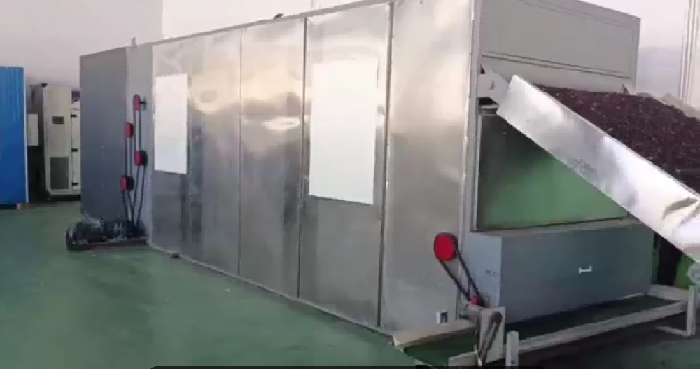 Mesh belt type air energy drying machine